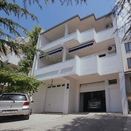 Apartments Dada Omis Exterior photo