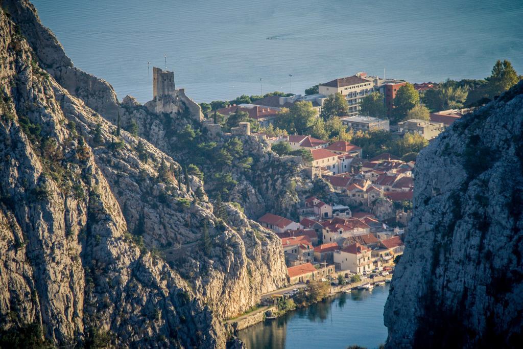 Apartments Dada Omis Exterior photo