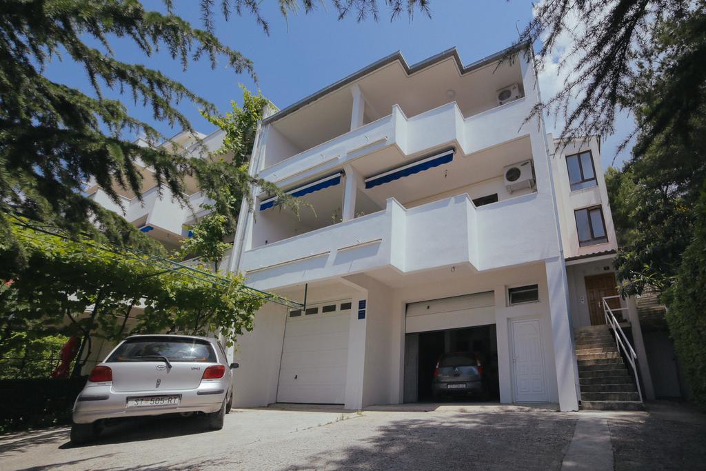 Apartments Dada Omis Exterior photo